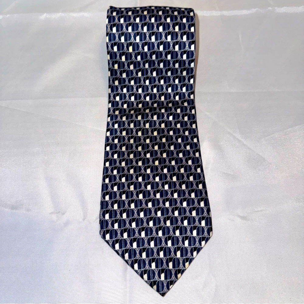 Vintage Stafford Silk Tie Made in the USA Blue White Geometric pattern‎